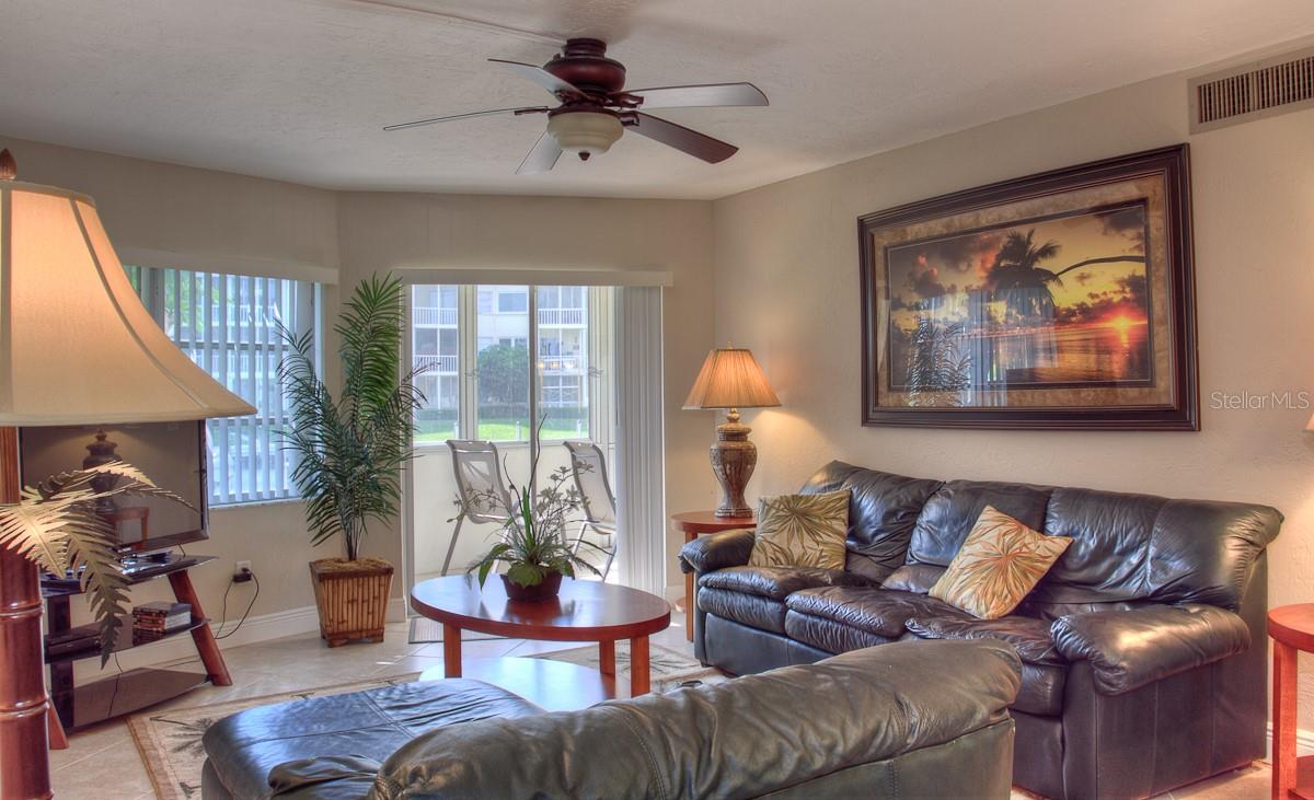 1250 N PORTOFINO DR  #107MAR — photo 11