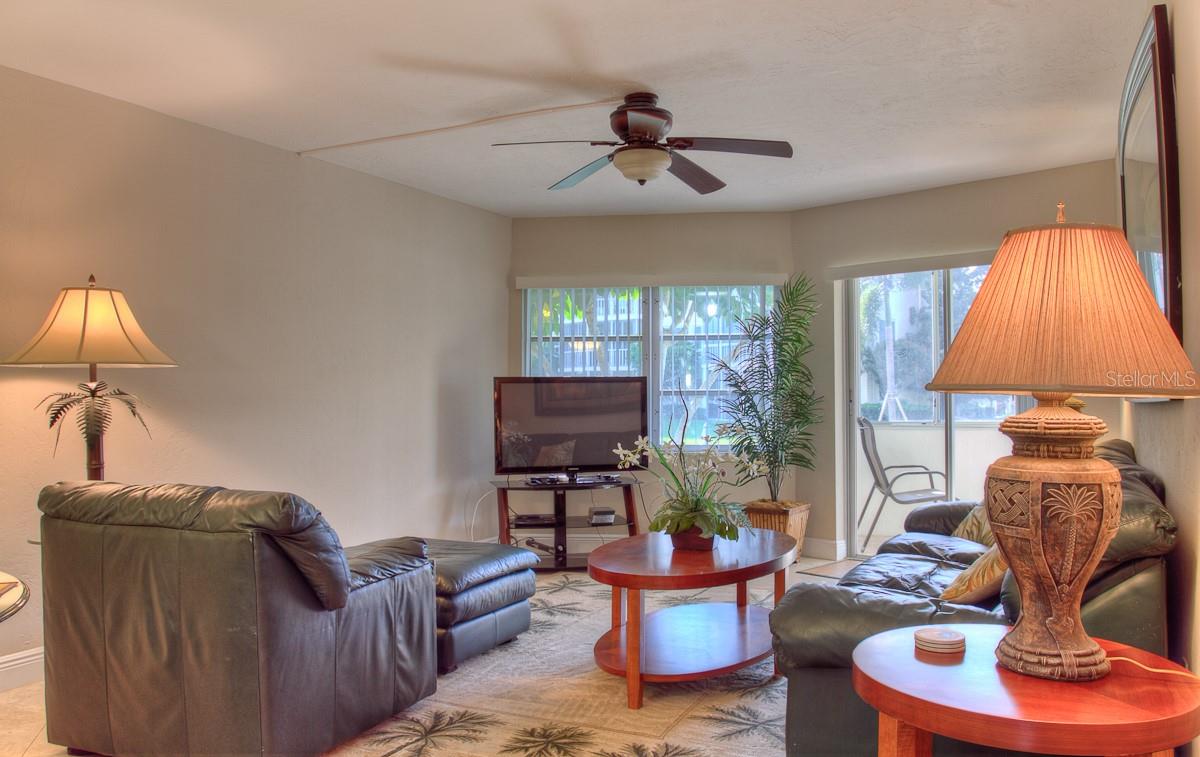 1250 N PORTOFINO DR  #107MAR — photo 9