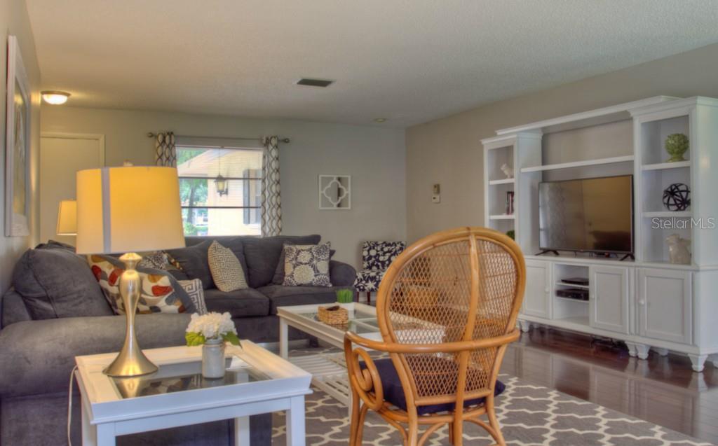 7093  FAIRWAY BEND LN — photo 7