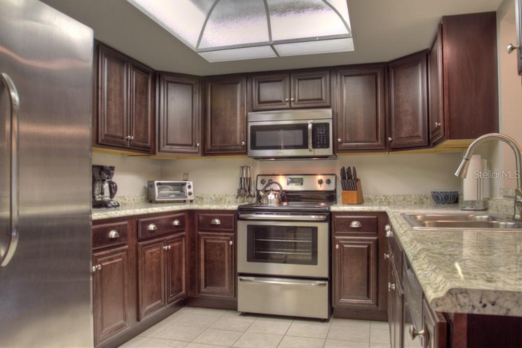 7093  FAIRWAY BEND LN — photo 10