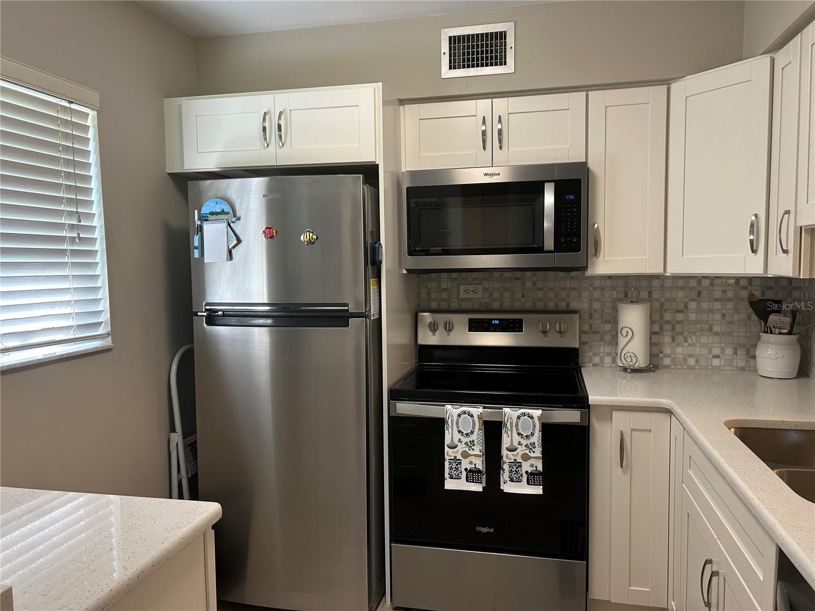 5662  GARDENS DR  #104 — photo 4