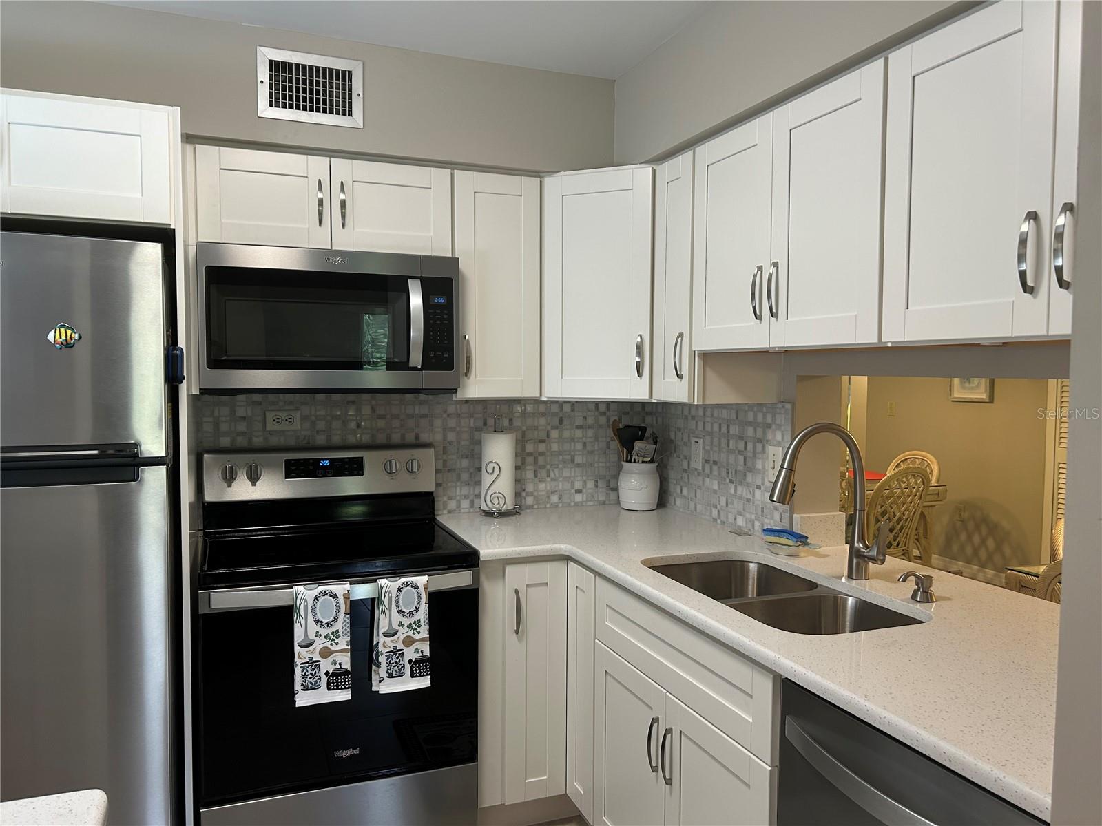 5662  GARDENS DR  #104 — photo 3