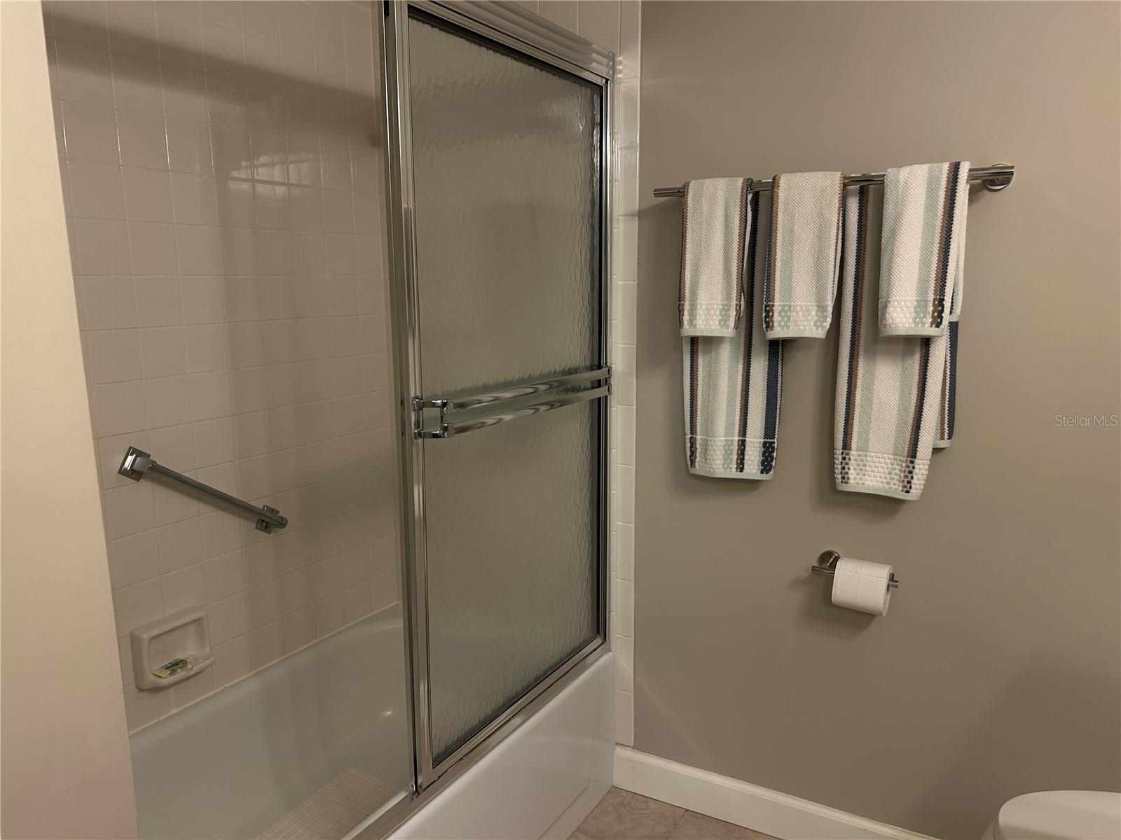 5662  GARDENS DR  #104 — photo 16