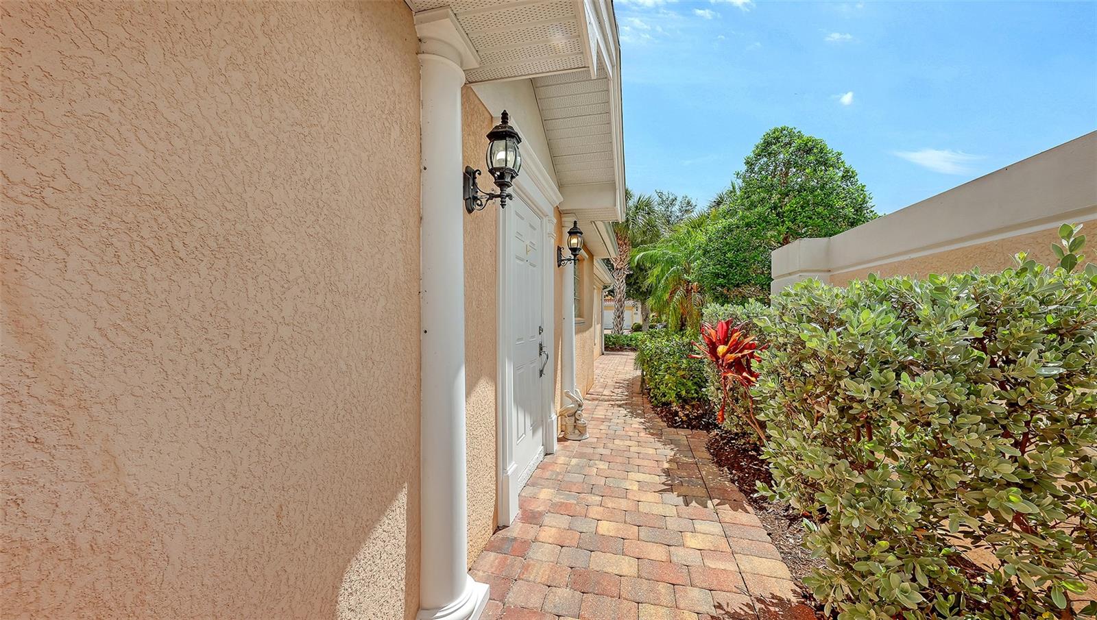 11605 GARESSIO LN — photo 6