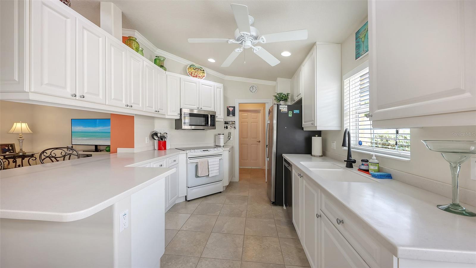 11605 GARESSIO LN — photo 16
