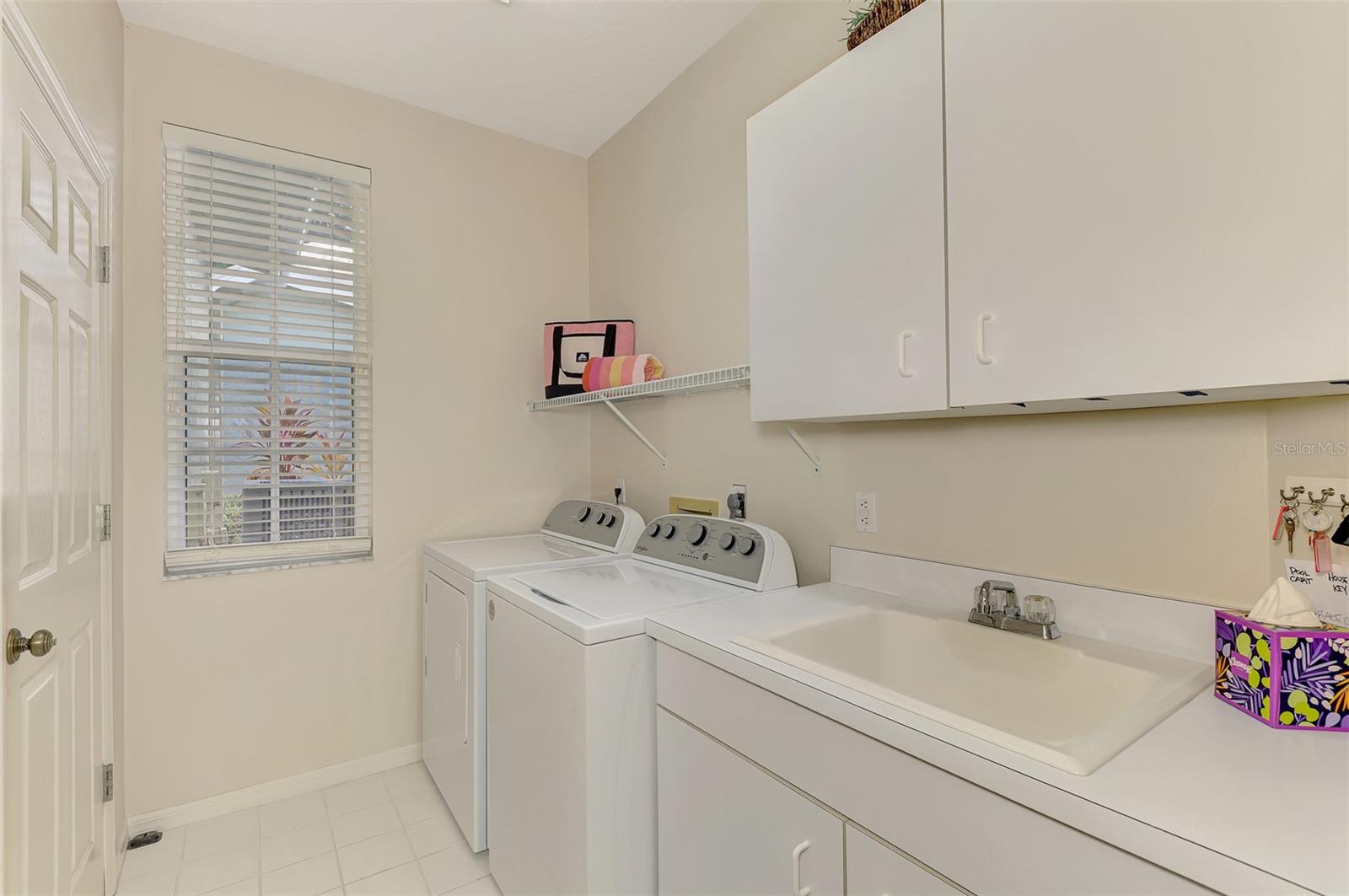 549 FALLBROOK DR — photo 51