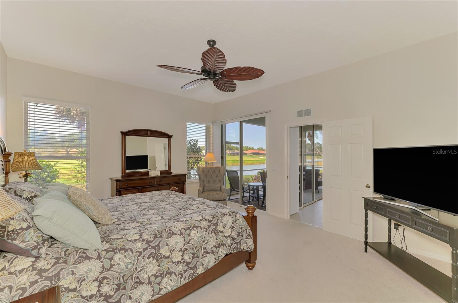 549 FALLBROOK DR — photo 26