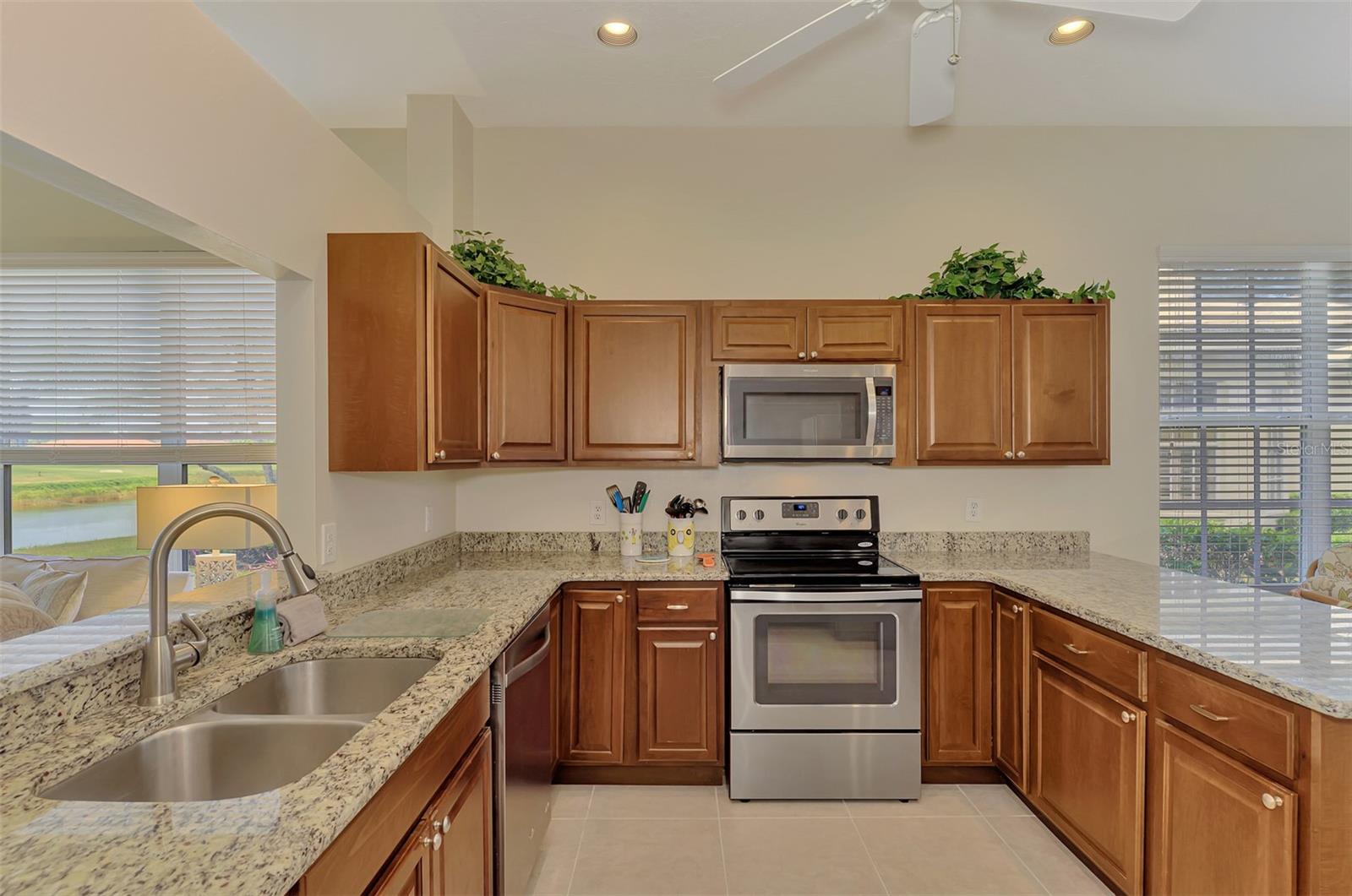 549 FALLBROOK DR — photo 14