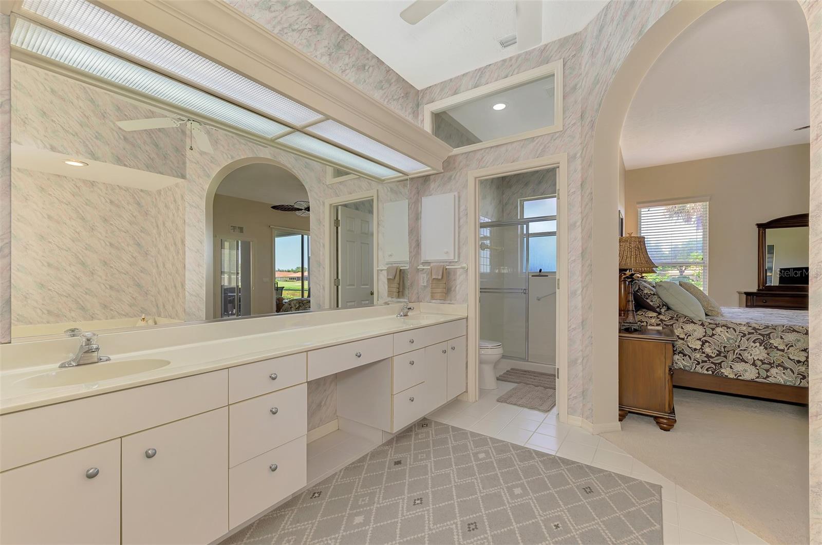 549 FALLBROOK DR — photo 32