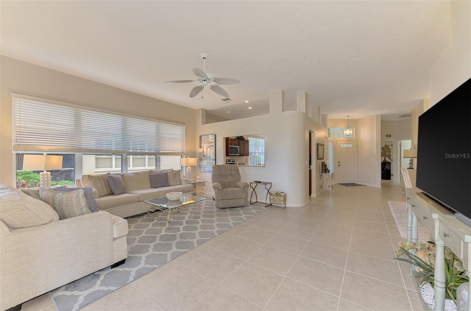 549 FALLBROOK DR — photo 22
