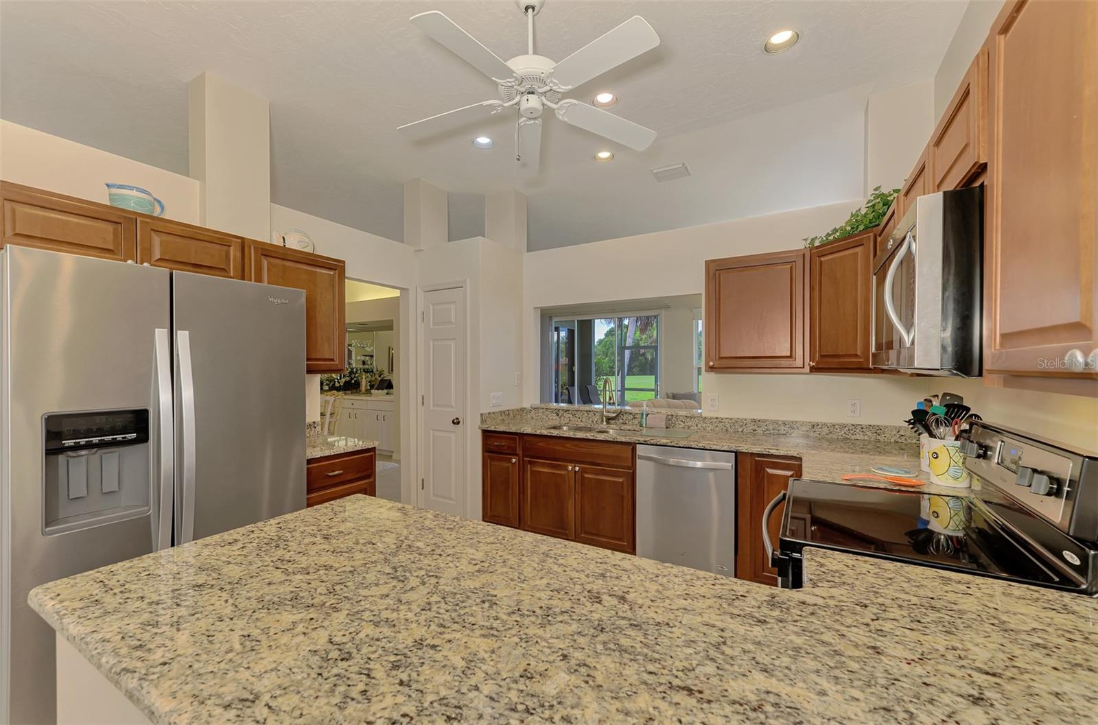 549 FALLBROOK DR — photo 13