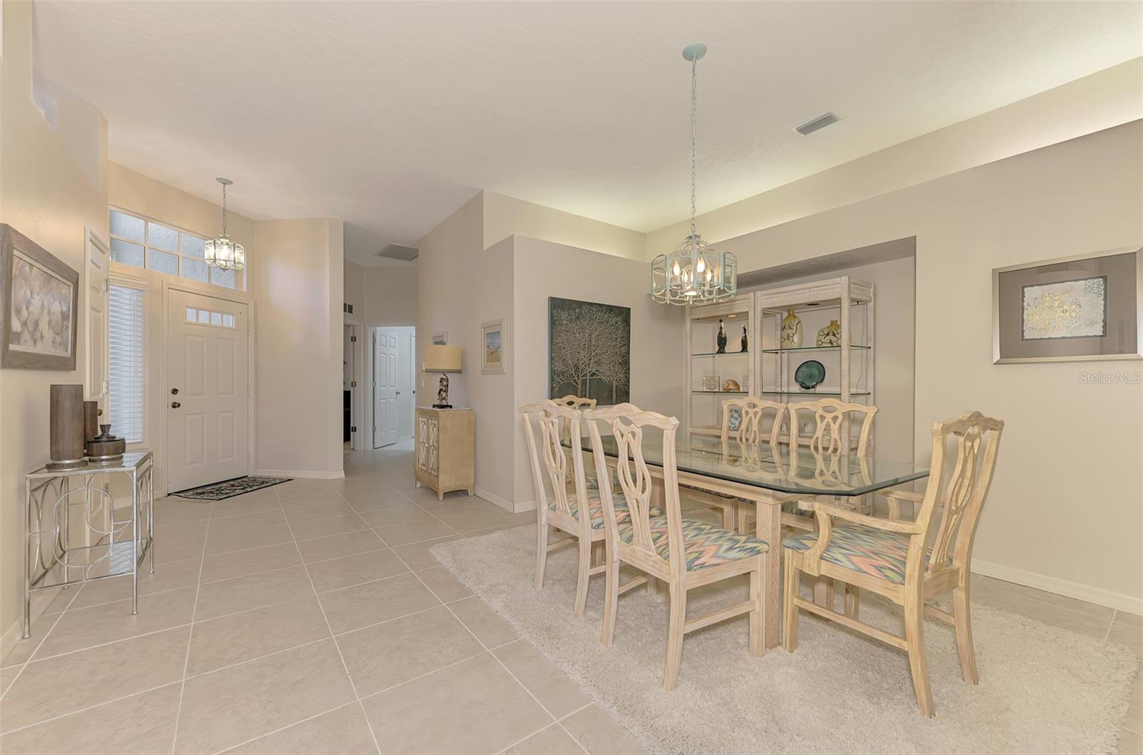 549 FALLBROOK DR — photo 8
