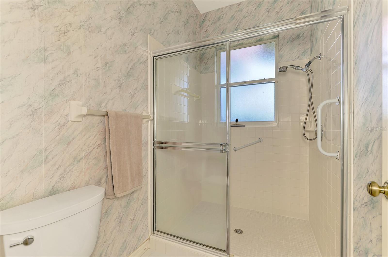 549 FALLBROOK DR — photo 31
