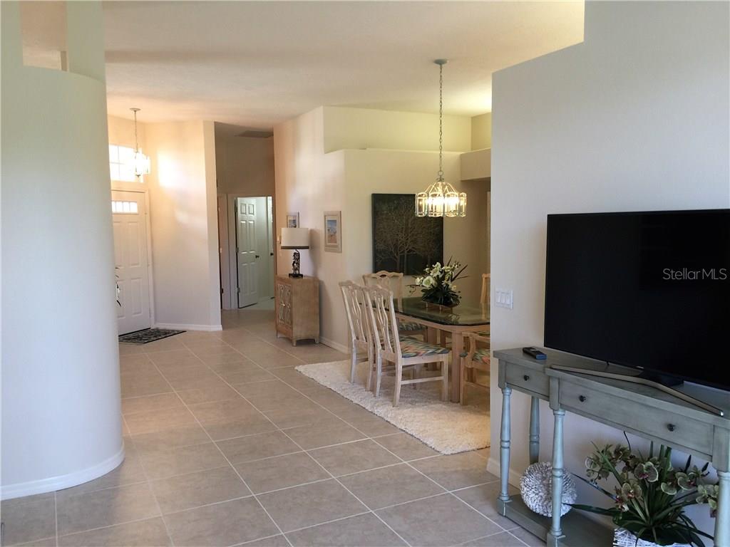 549 FALLBROOK DR — photo 38