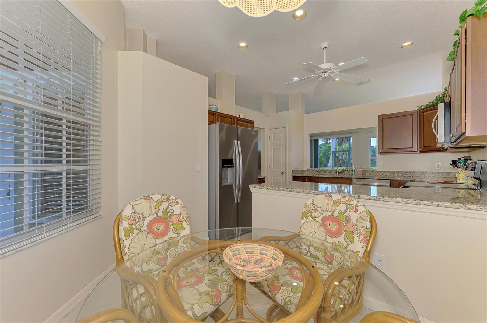 549 FALLBROOK DR — photo 18