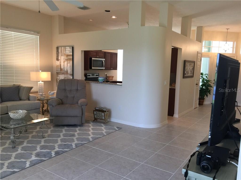 549 FALLBROOK DR — photo 37