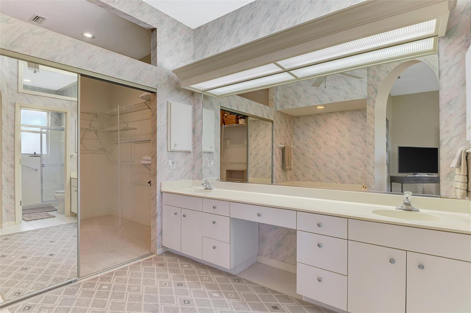 549 FALLBROOK DR — photo 29