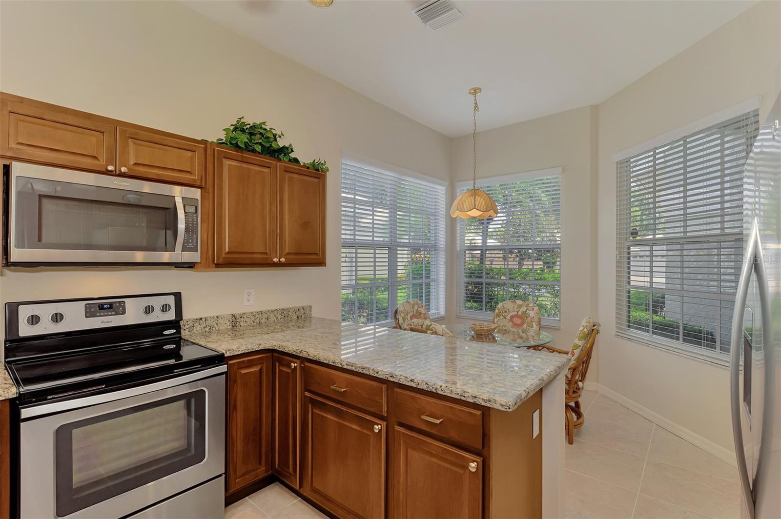 549 FALLBROOK DR — photo 11