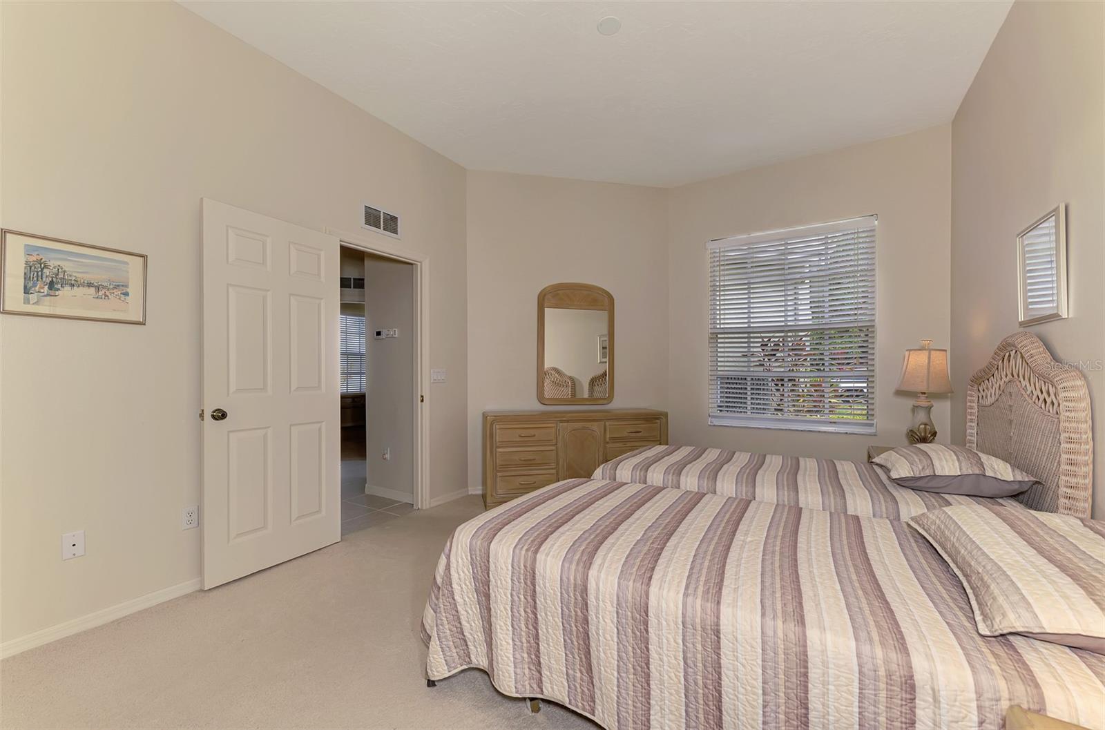 549 FALLBROOK DR — photo 46