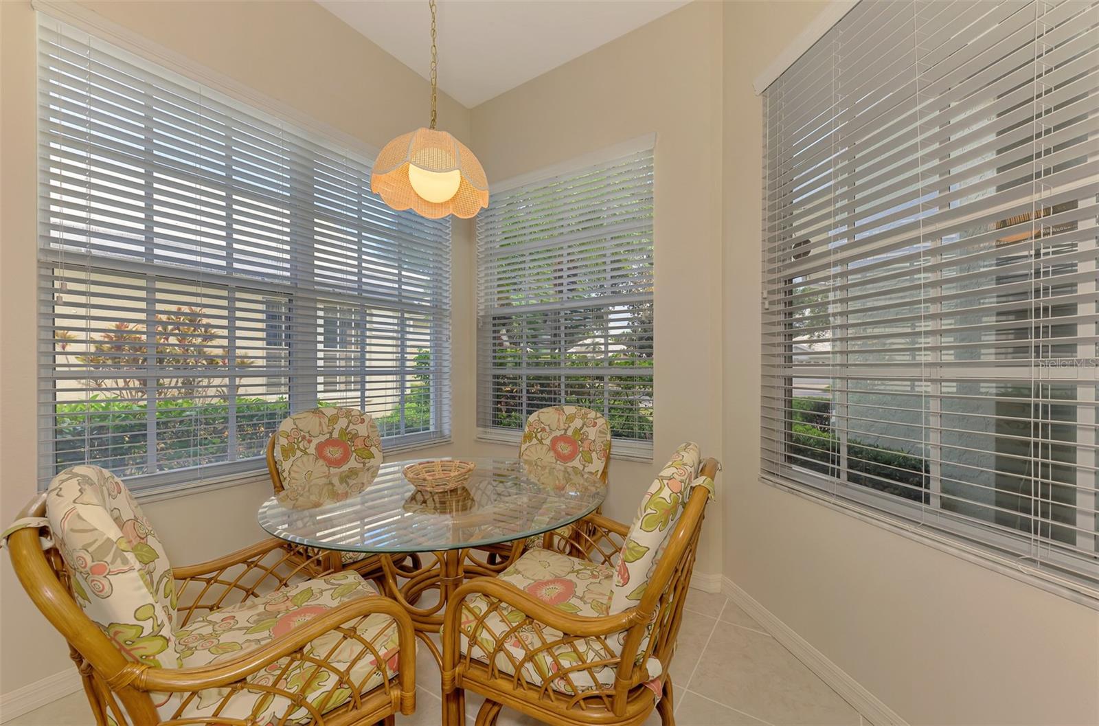 549 FALLBROOK DR — photo 17