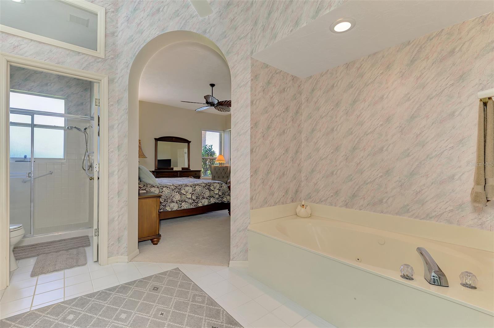 549 FALLBROOK DR — photo 33