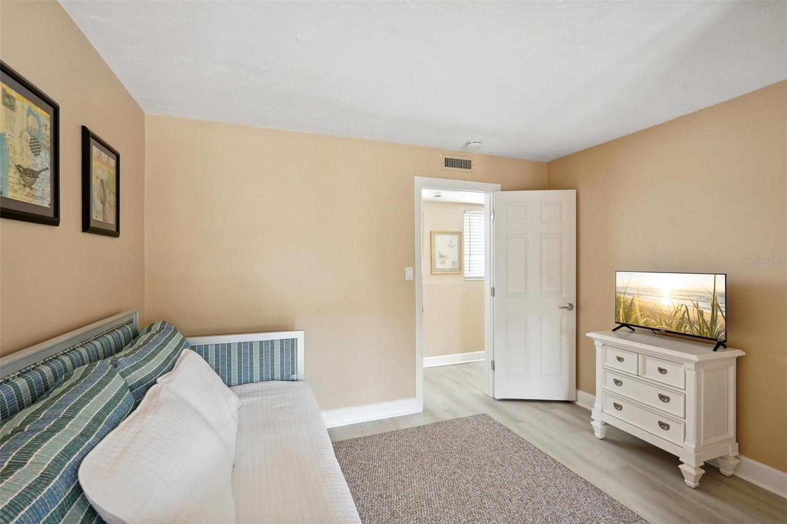 55 N WASHINGTON DR — photo 47