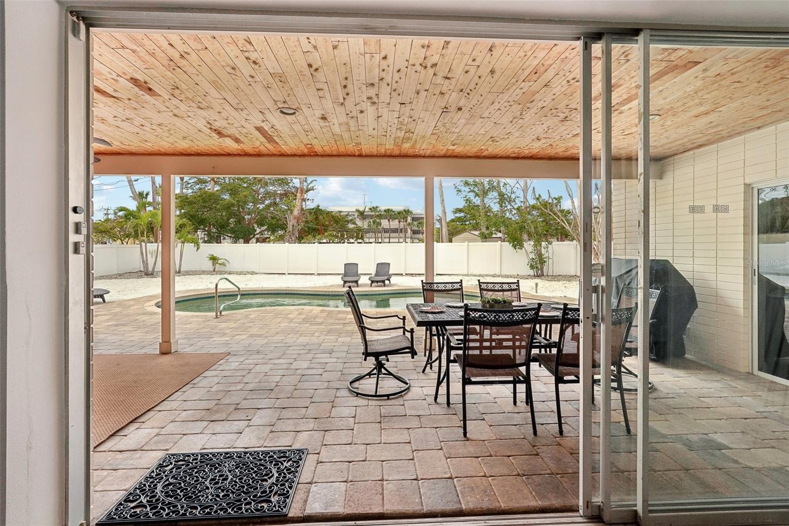 55 N WASHINGTON DR — photo 3