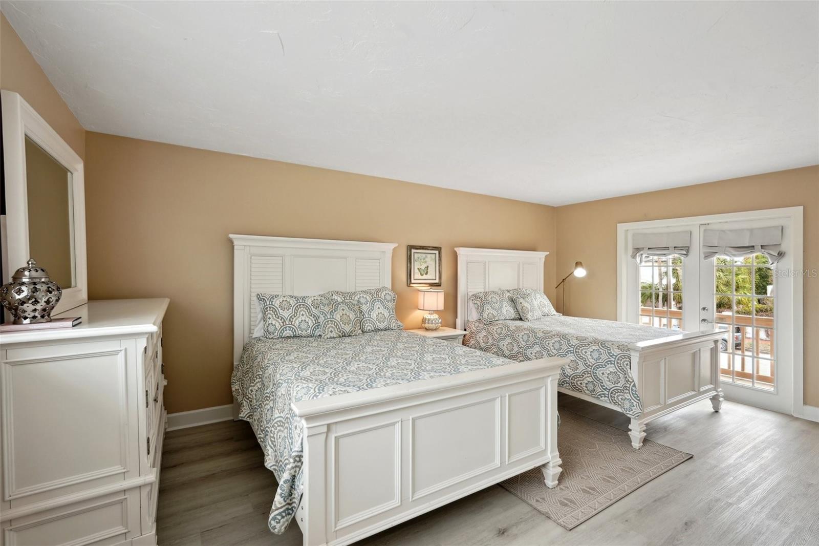 55 N WASHINGTON DR — photo 17