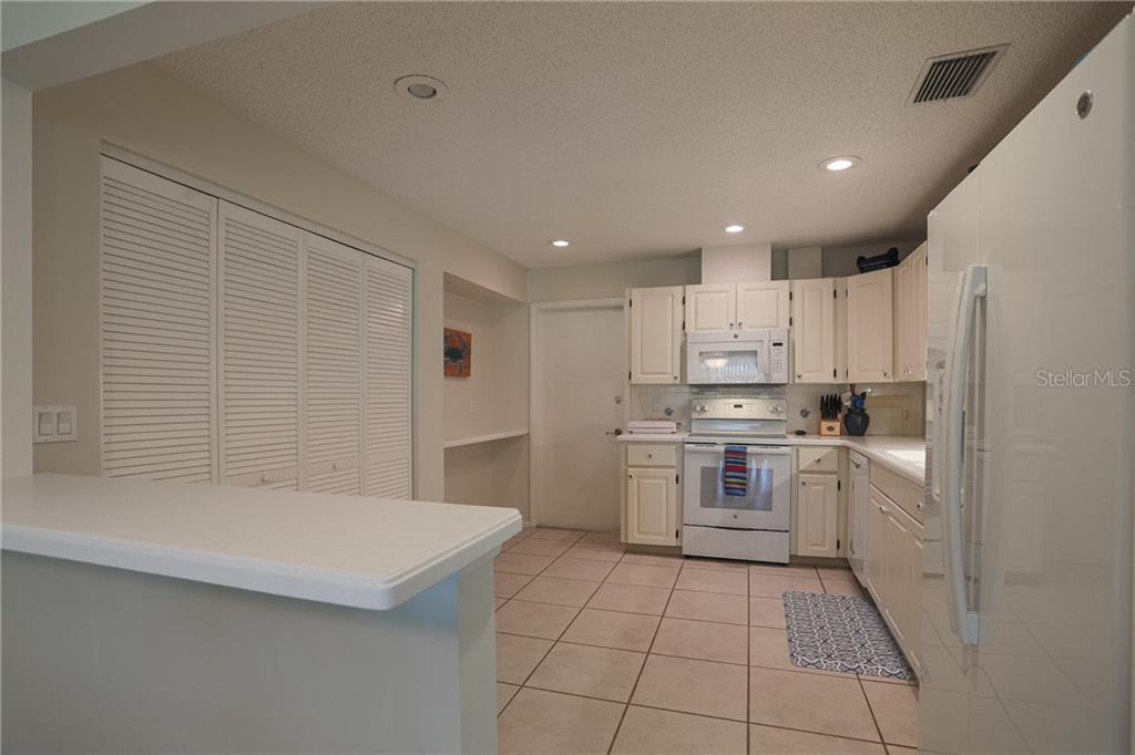6986 W COUNTRY CLUB DR N #6986 — photo 10