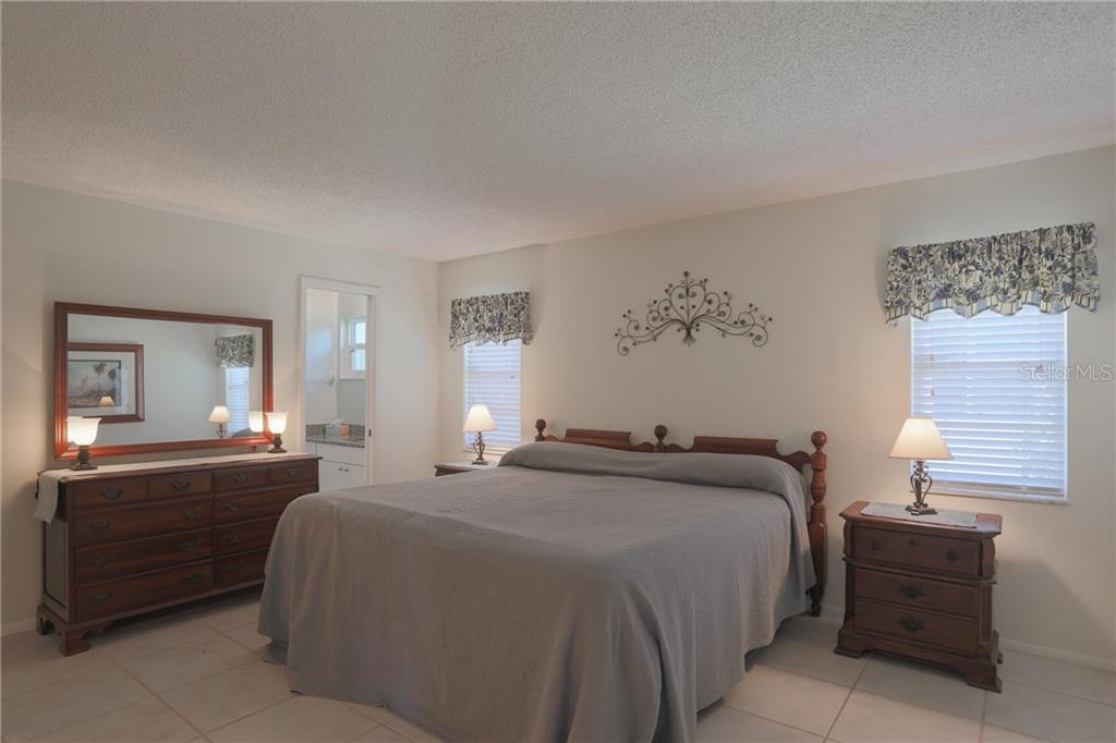 6986 W COUNTRY CLUB DR N #6986 — photo 12