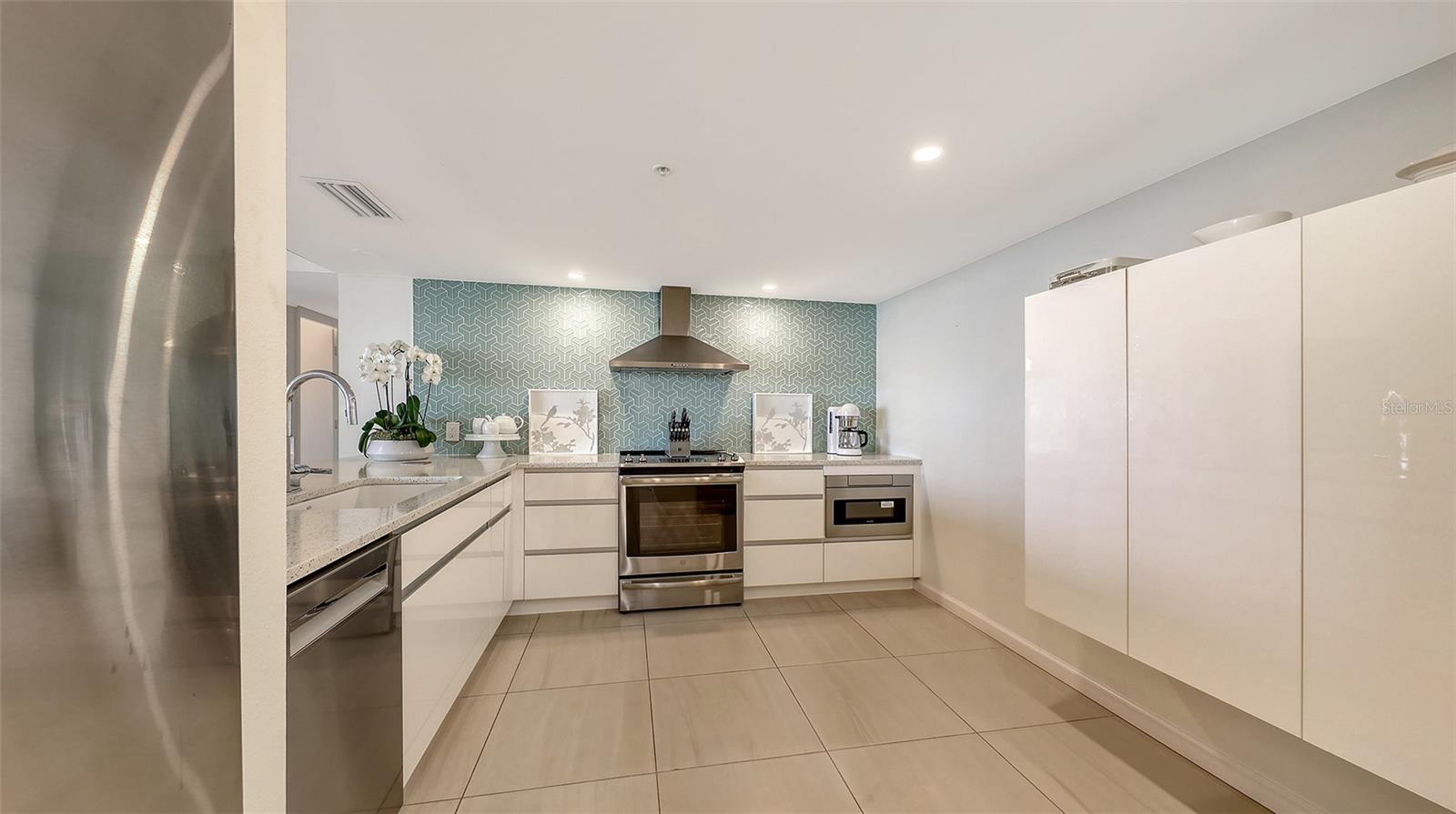11 SUNSET DR #501 — photo 18