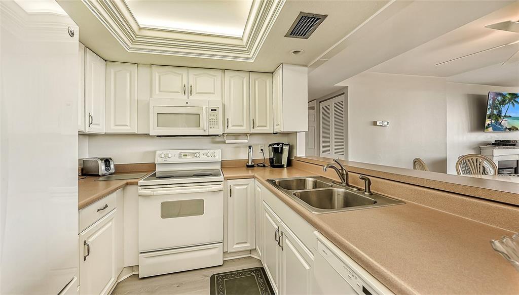 6415 MIDNIGHT PASS RD #602 — photo 9