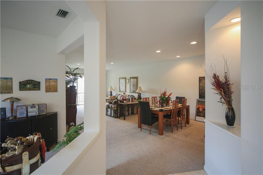 Home in BRADENTON — photo 2