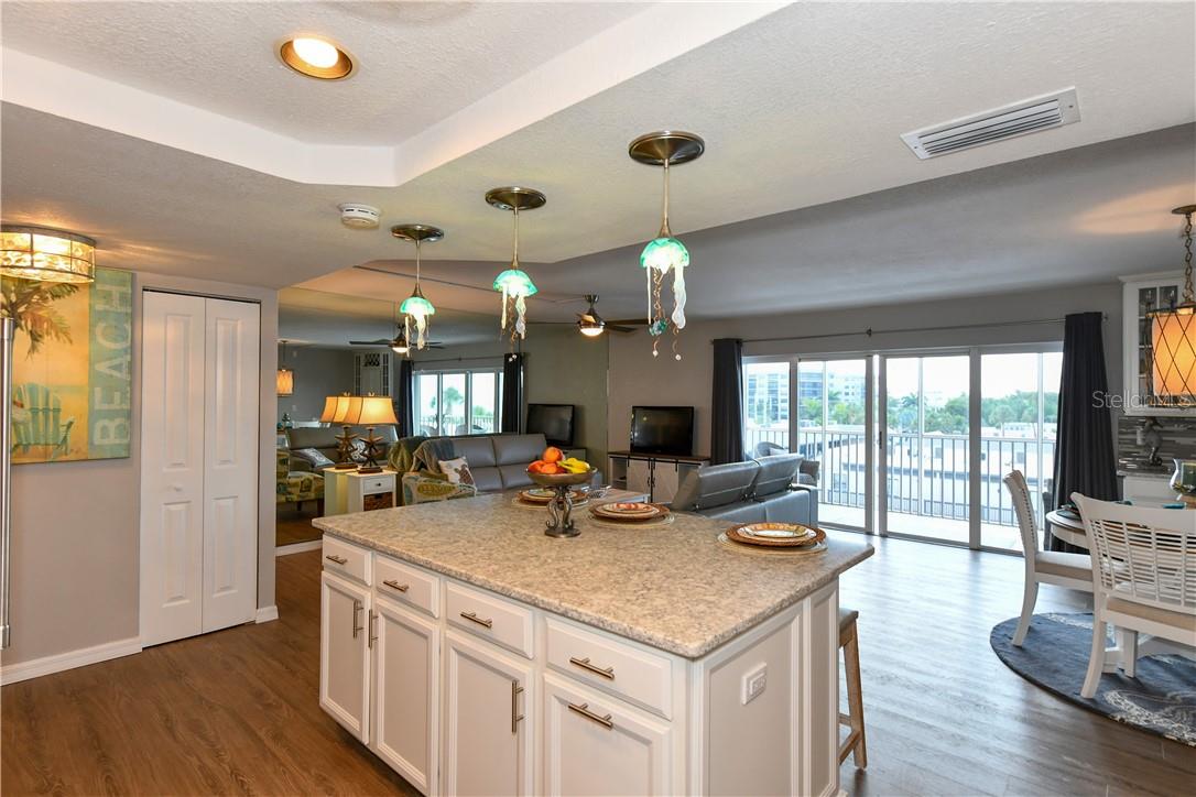 800 BENJAMIN FRANKLIN DR #403 — photo 14