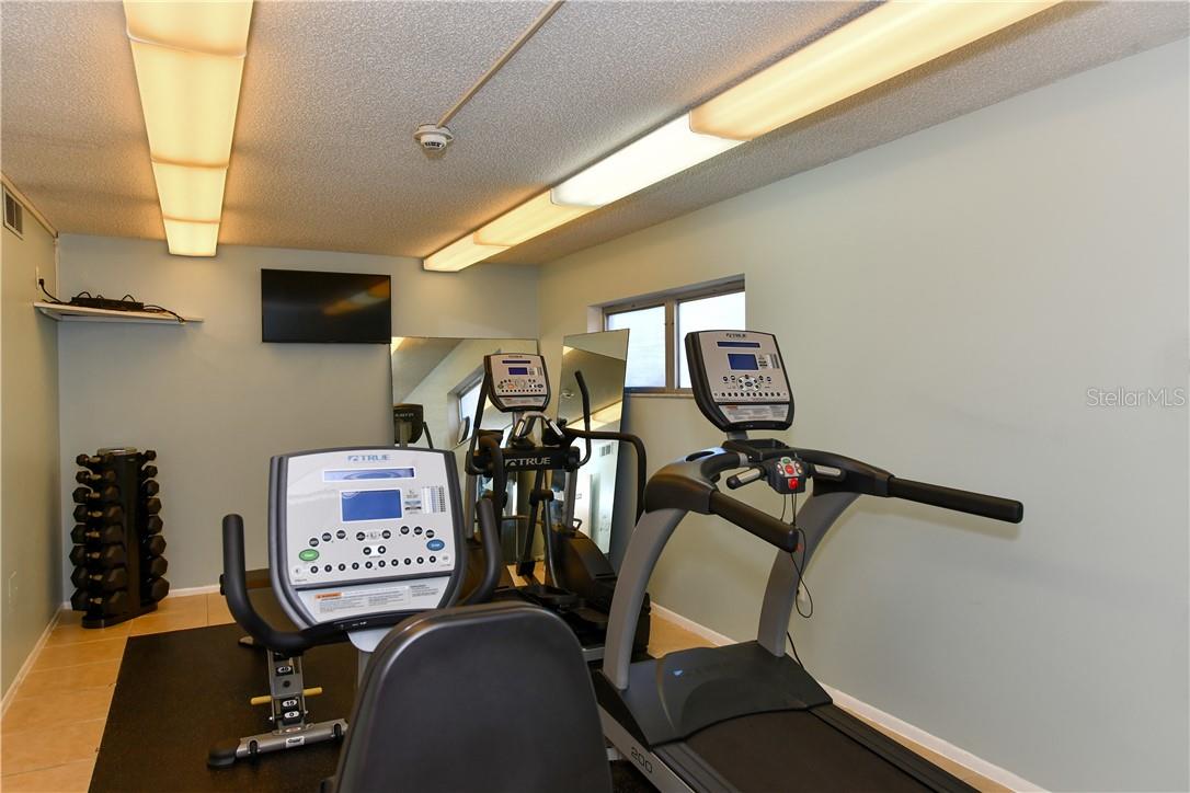 800 BENJAMIN FRANKLIN DR #403 — photo 35