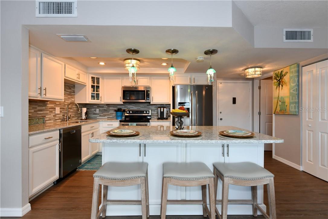 800 BENJAMIN FRANKLIN DR #403 — photo 12