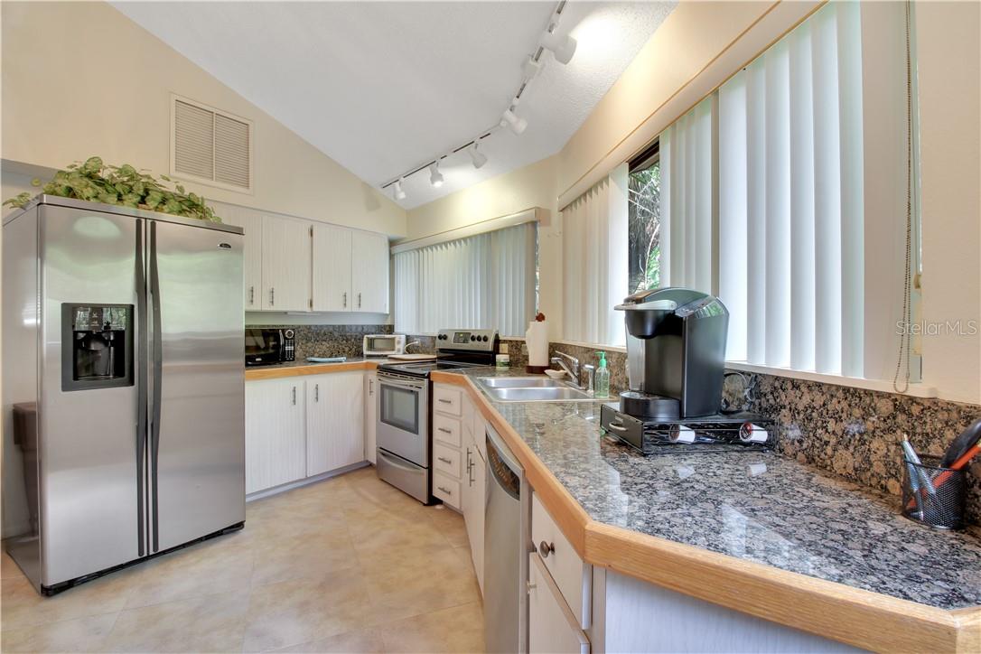 8335 MANASOTA KEY RD — photo 7