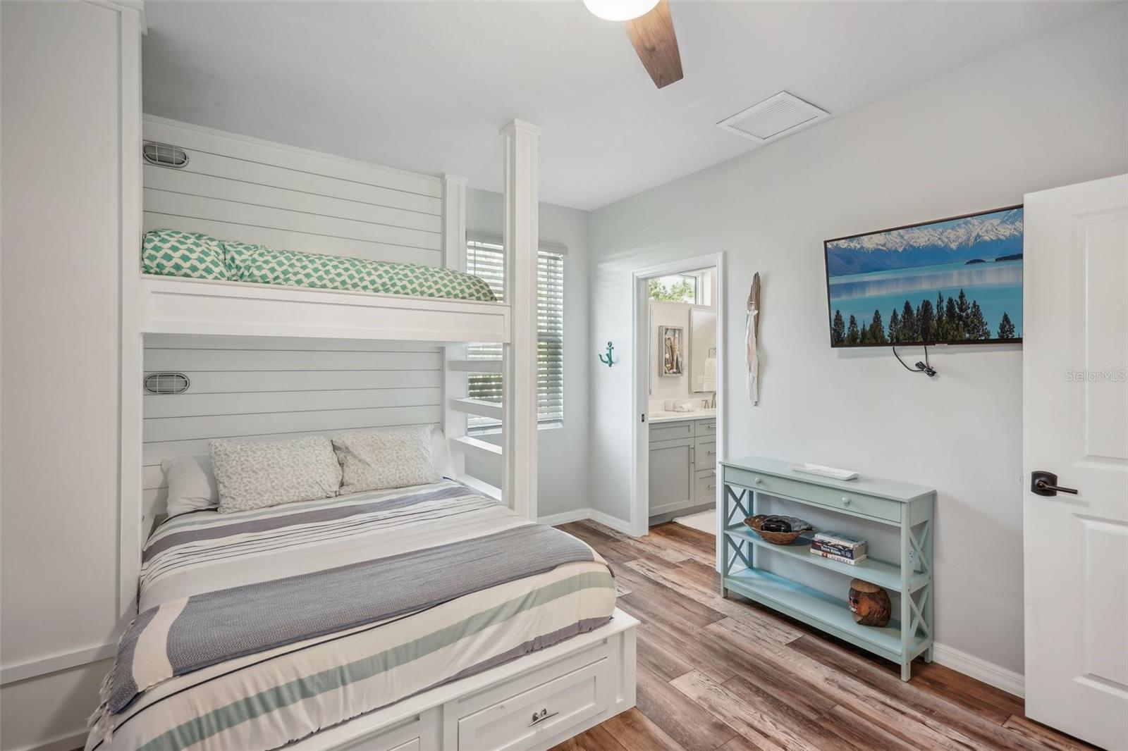 501 CHANNEL LN — photo 10