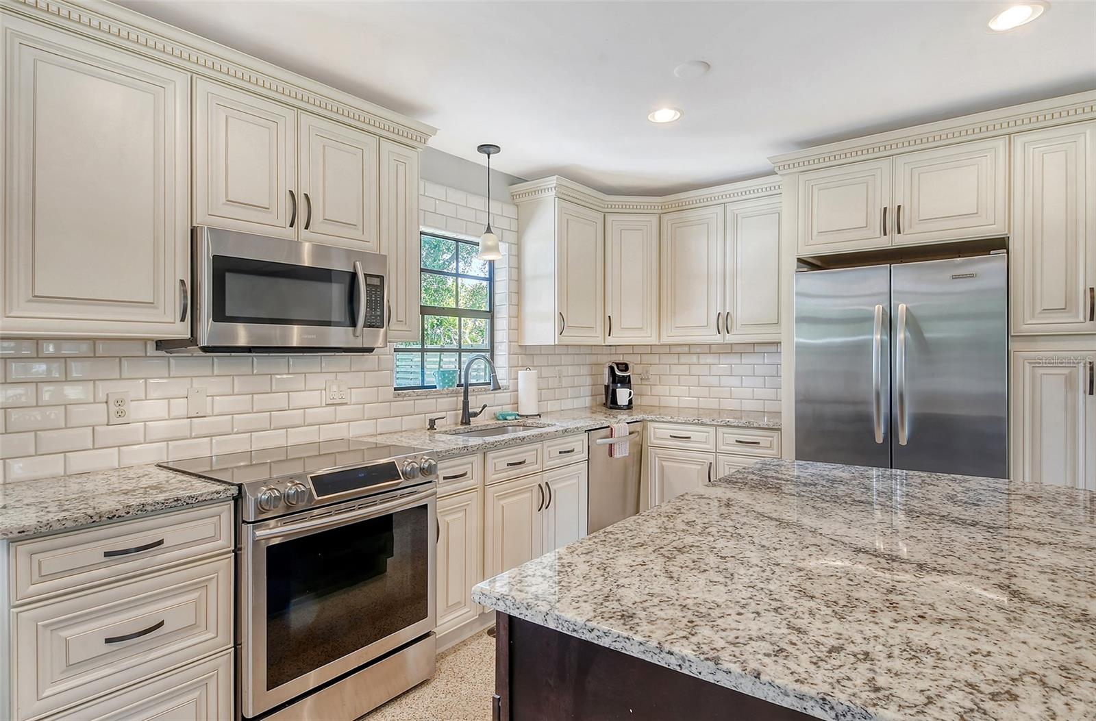 2309 LYNN ST — photo 10