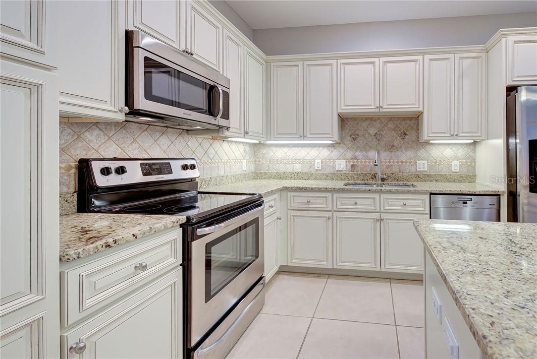 2330 BRADFORD ST — photo 18
