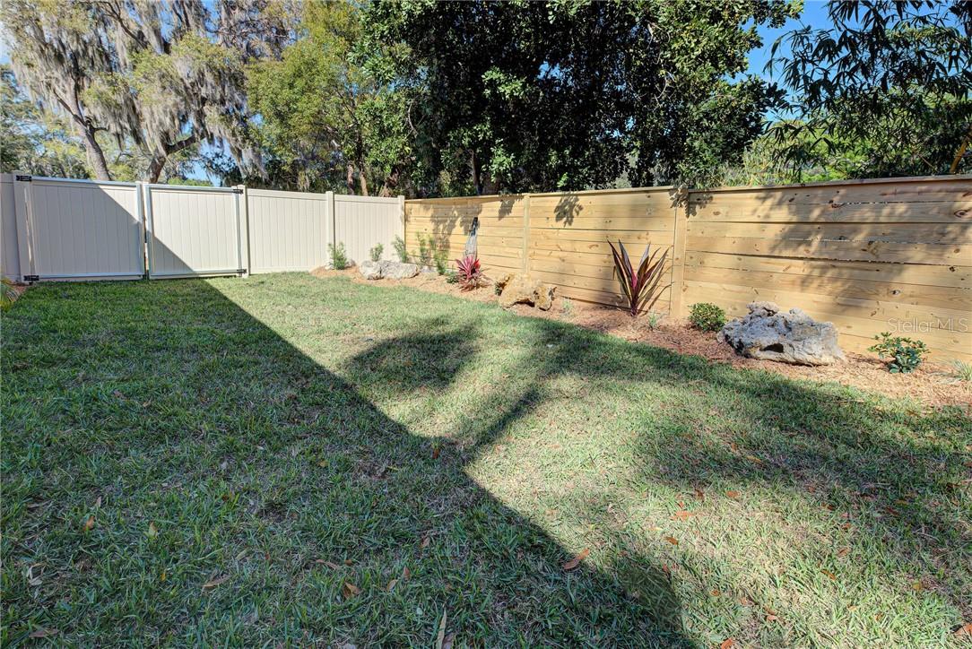 2330 BRADFORD ST — photo 9