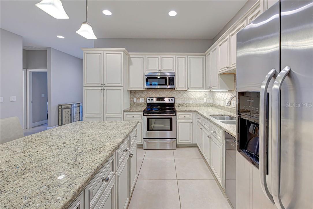 2330 BRADFORD ST — photo 20