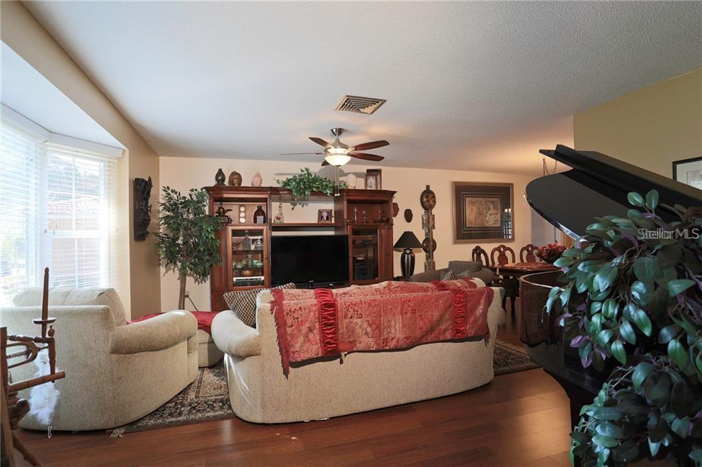 2929 MAYFLOWER ST — photo 3