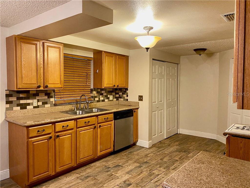 2718 MIDTIMES DR — photo 2