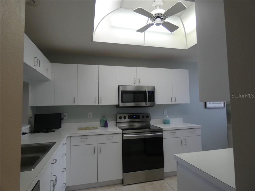 8735 OLDE HICKORY AVE #8101 — photo 2