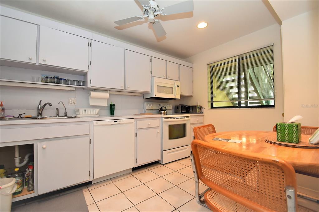 1526 PELICAN POINT DR #BA144 — photo 2