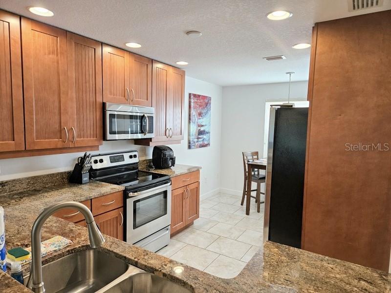 6618 7TH AVENUE CIR W #1404 — photo 2