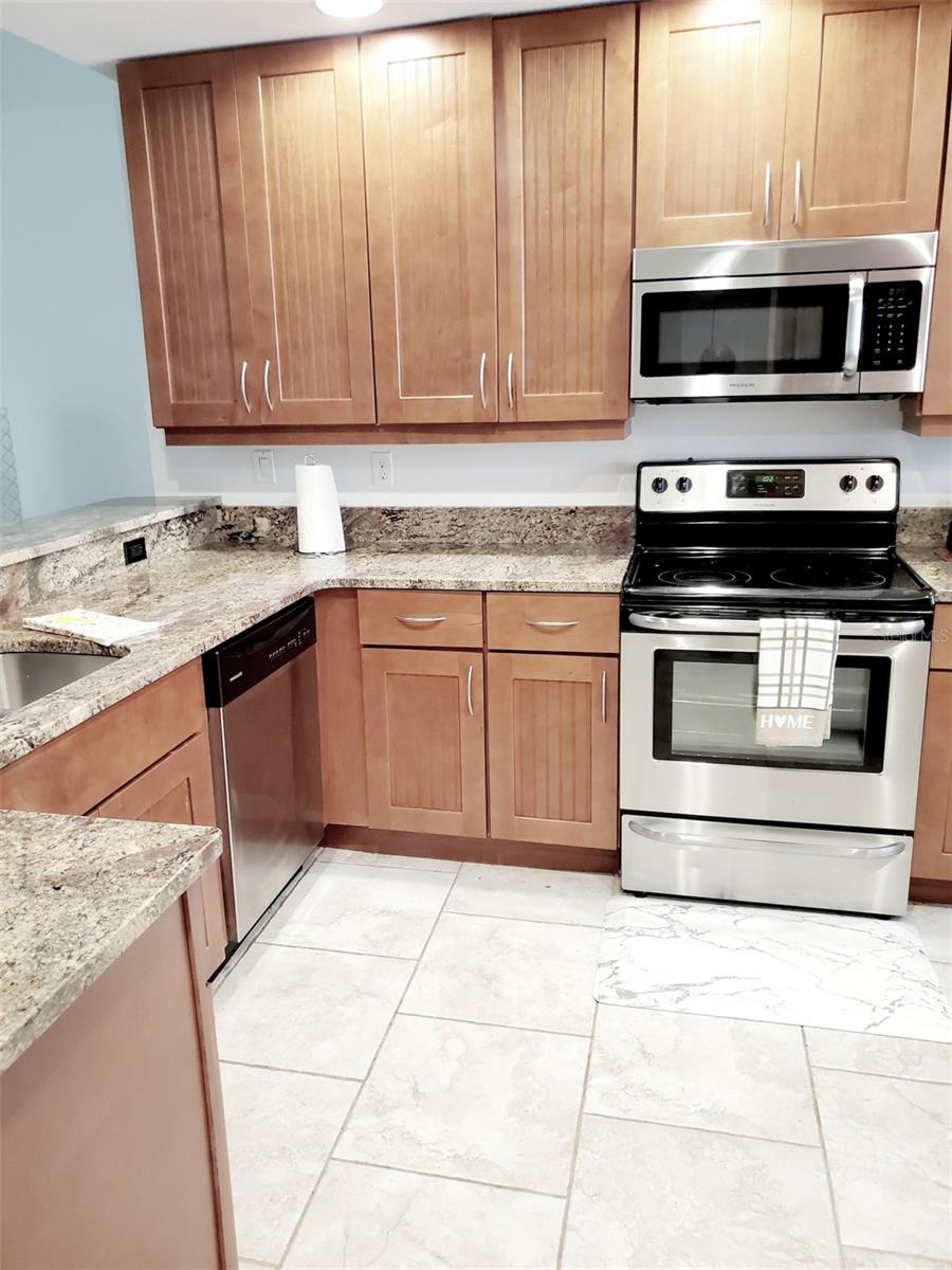6618 7TH AVENUE CIR W #1404 — photo 4