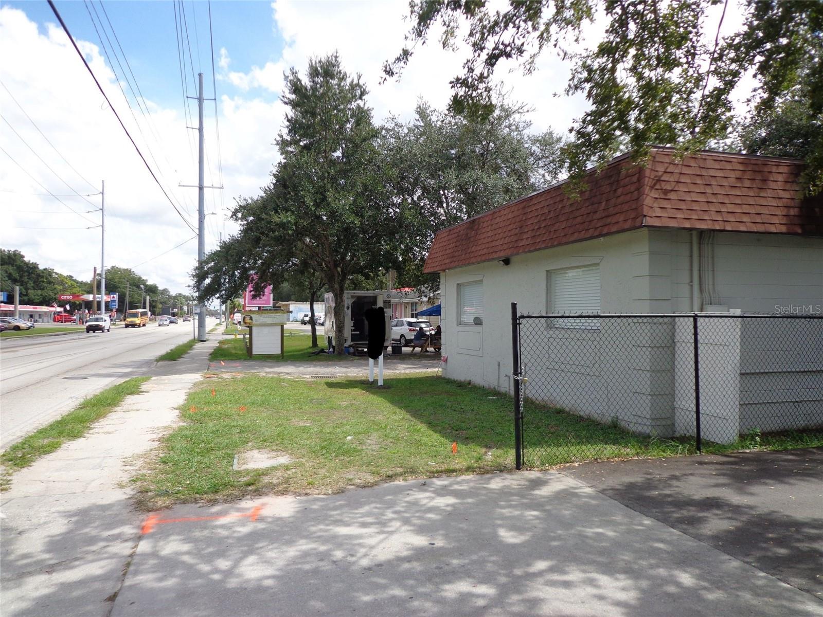 1904 W WATERS AVE — photo 3