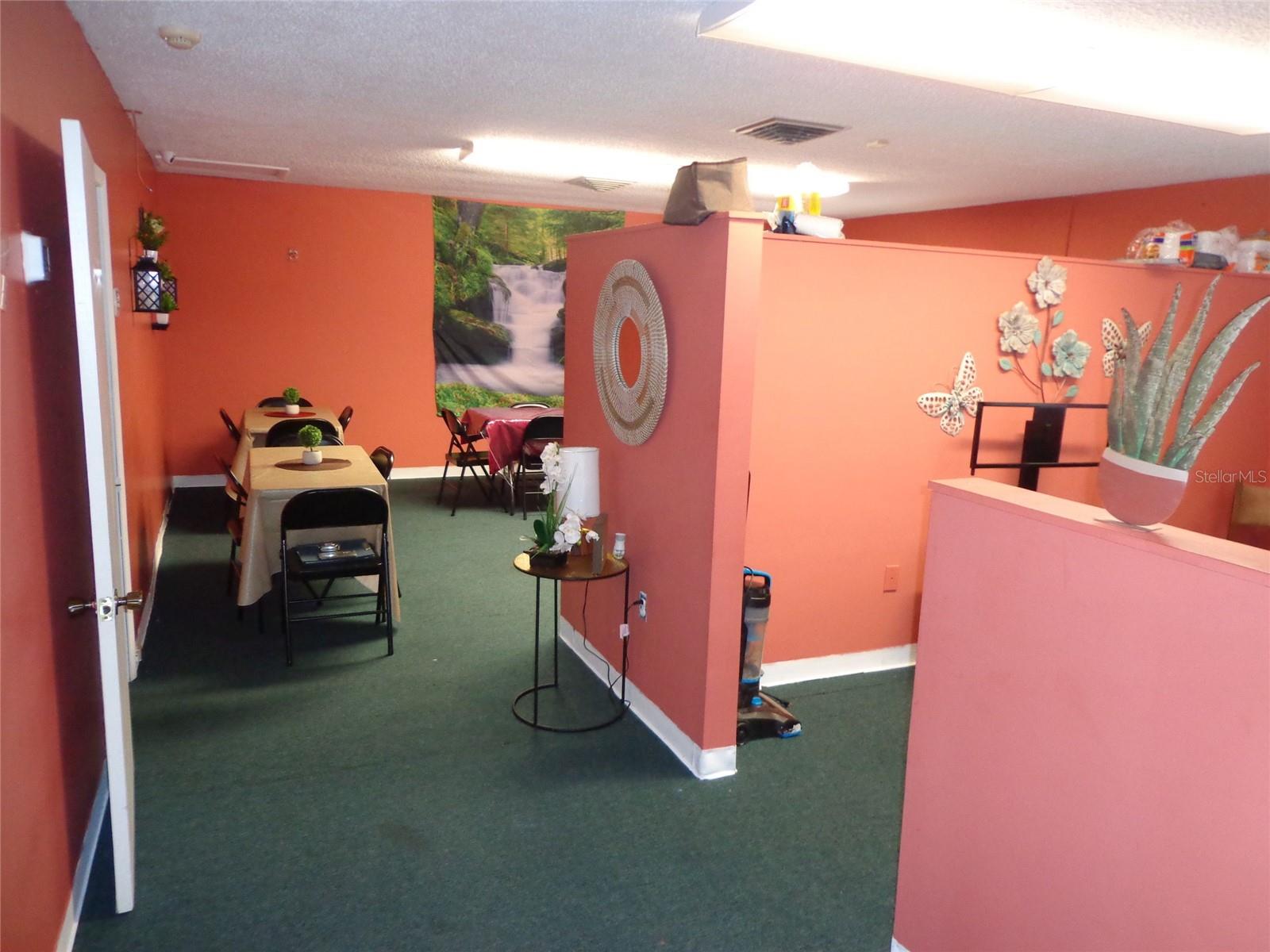 1904 W WATERS AVE — photo 6